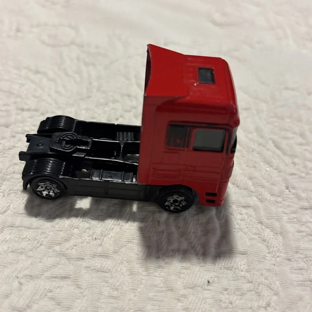 MATCHBOX (2005) DAF XF95 SPACE CAB TRUCK RED 1:86 104